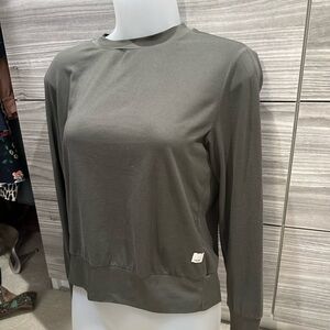 Vuori Womens Daydream Athletic Crewneck long sleeve top, size XS